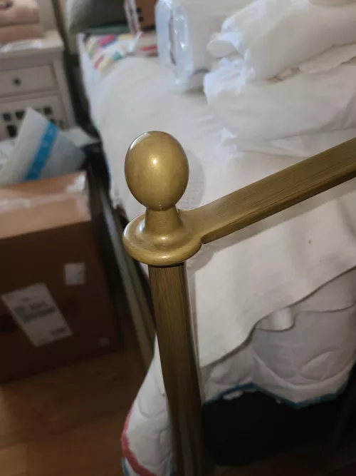 I know a couple of you that would enjoy this itty bitty knob