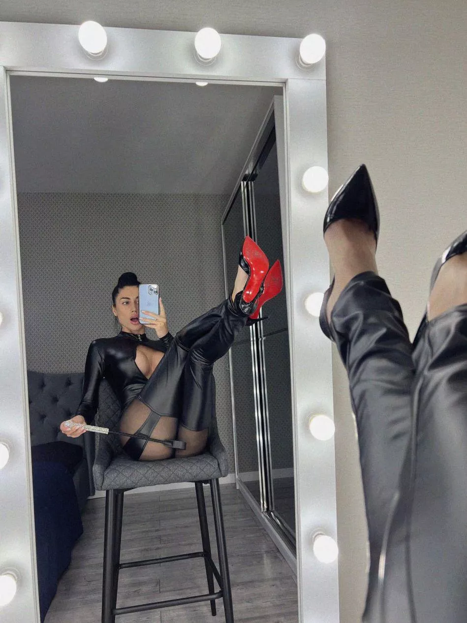 I love the combination of latex and heels on my body