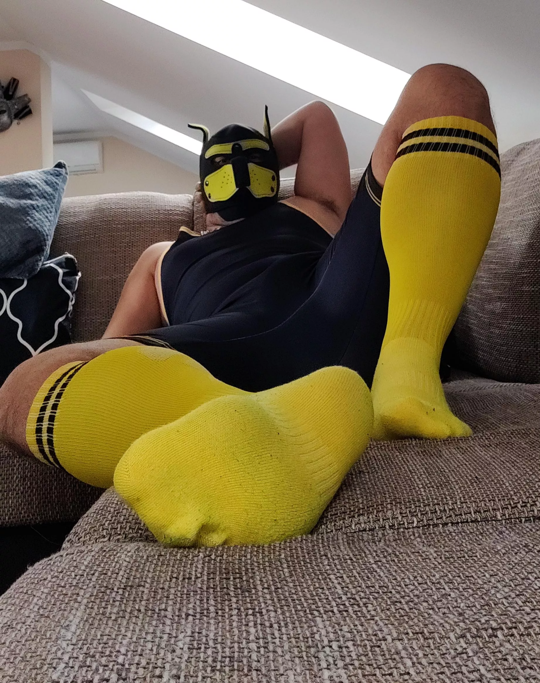 I love the yellow but sometimes I like to mix in some black 😋