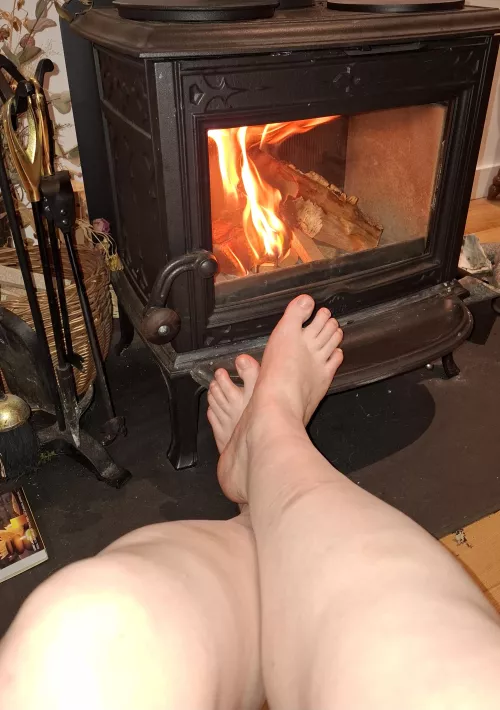 I love warming my pale feet in front of the fire in cozy season 🍁🍂💚