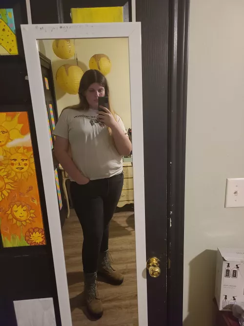 I really hurt my ankle today at the skate park but at least I looked kind of cute doing it