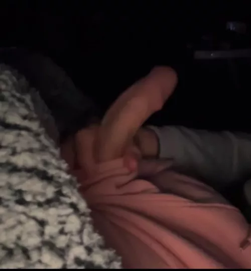 I wanna try a glory hole 👀 if anyone has one and wants to drain a cock hmu asap