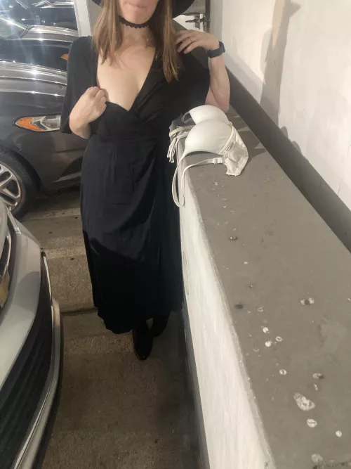 I was told to “ditch the bra witch” dare complete 😈 more power for me!!! (F)