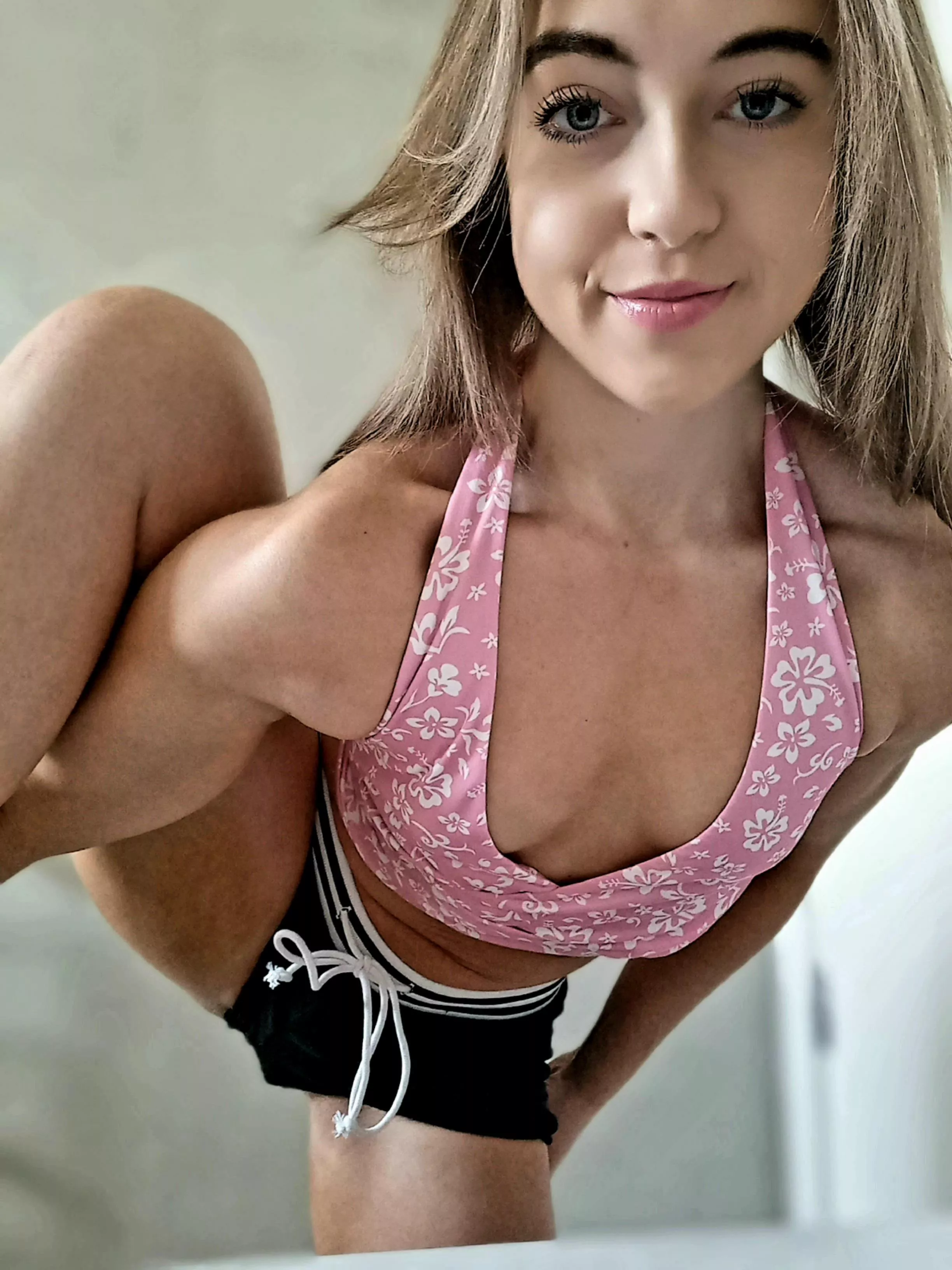 If you had one night with me, would you rather I show you my strength or my flexibility? 💪🏻😈