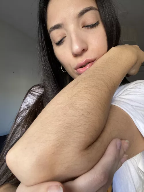 I'm all grown up now, and my arms are too! Are you ready for this much hairy goodness? [arms]