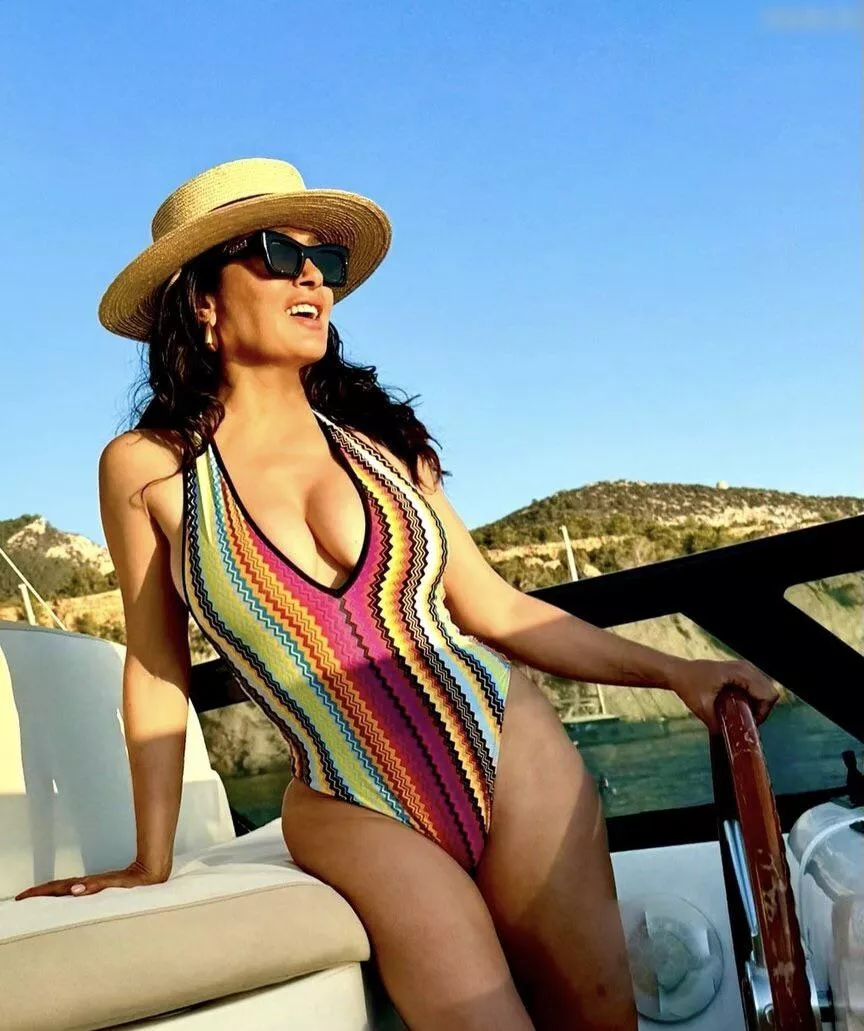 I’m jerking to Salma right now, DM me to join/help 