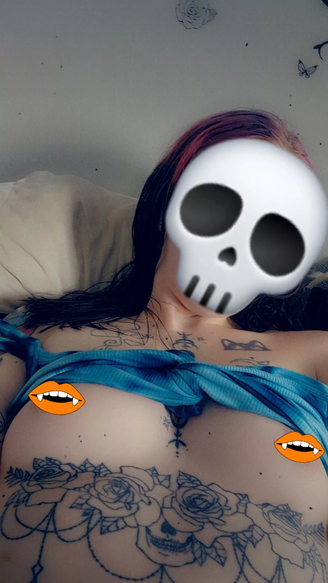 I'm thinking of getting the roses colored in🤔