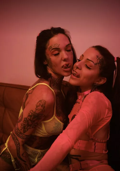 imagine what you could do with 4 tongues....