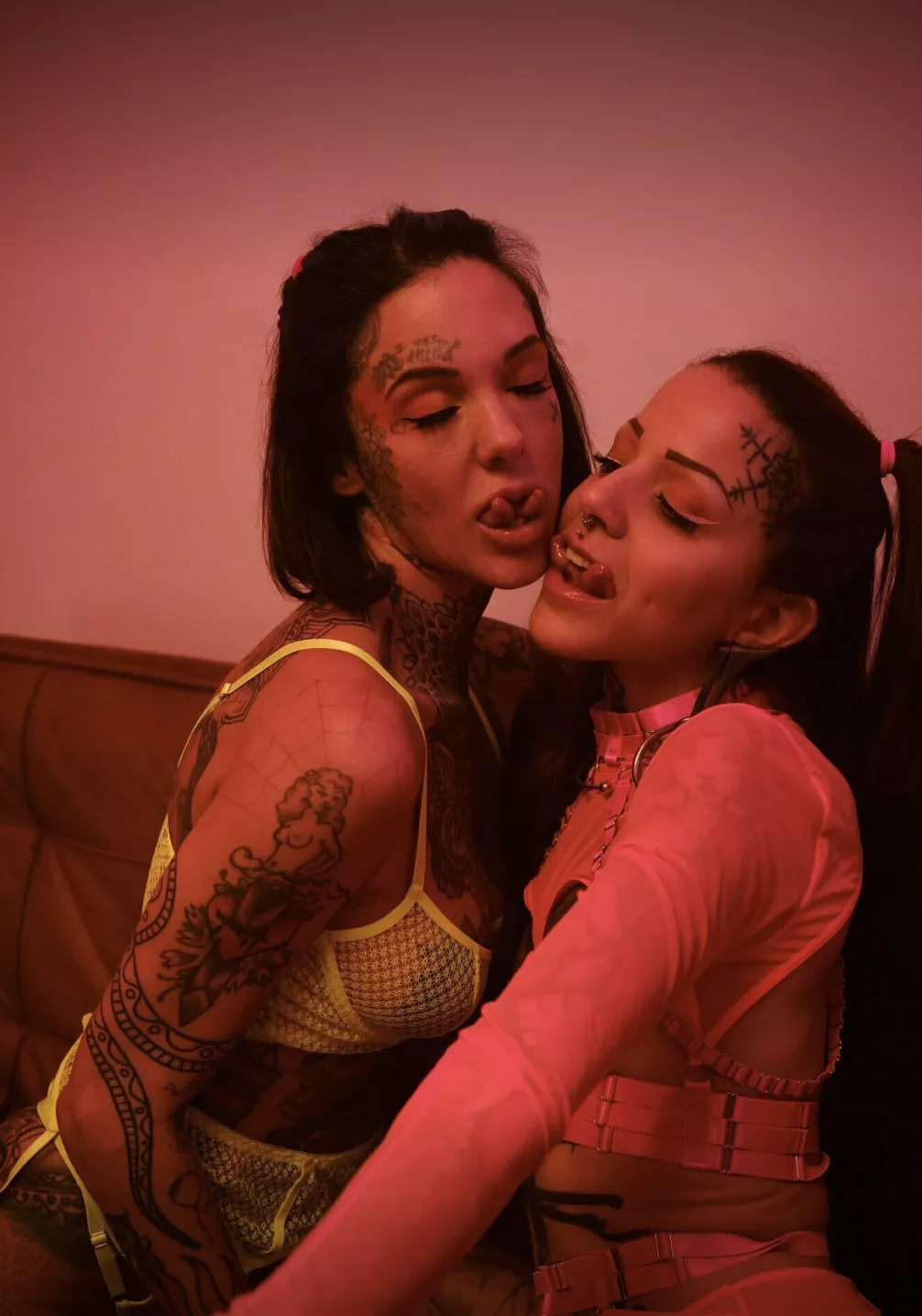 imagine what you could do with 4 tongues....