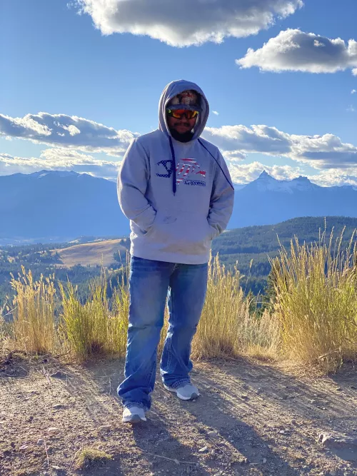 In Los Alamos for the next 10 days. More into females but will be down for trans and or other males. Being more open but willing to try. Also have a hotel room. M4A 