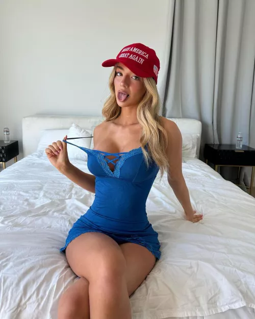 inviting you to explore my naughty body