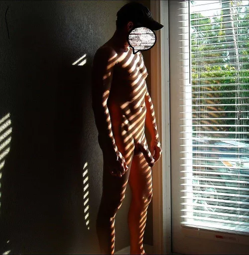 is  te koud buiten dan maar binnen blijven 