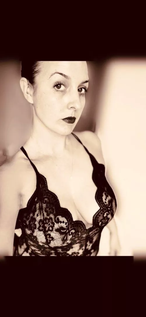 It’s the day of worship and you know what that means. 🙇