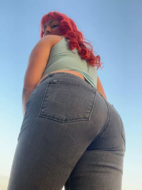Jeans just make a thicc booty look better	