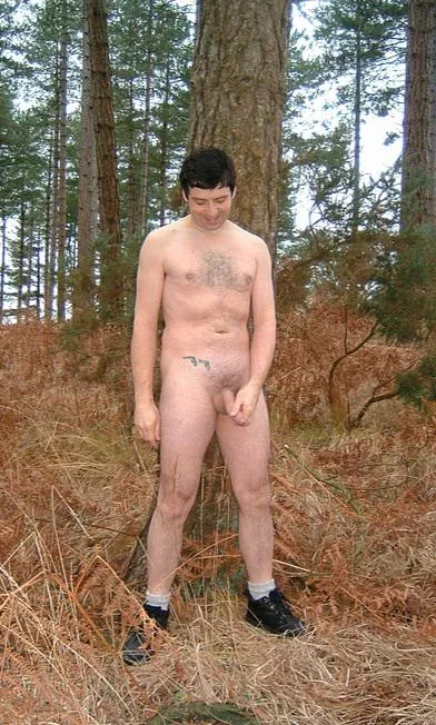 Just about to pull my foreskin back😍