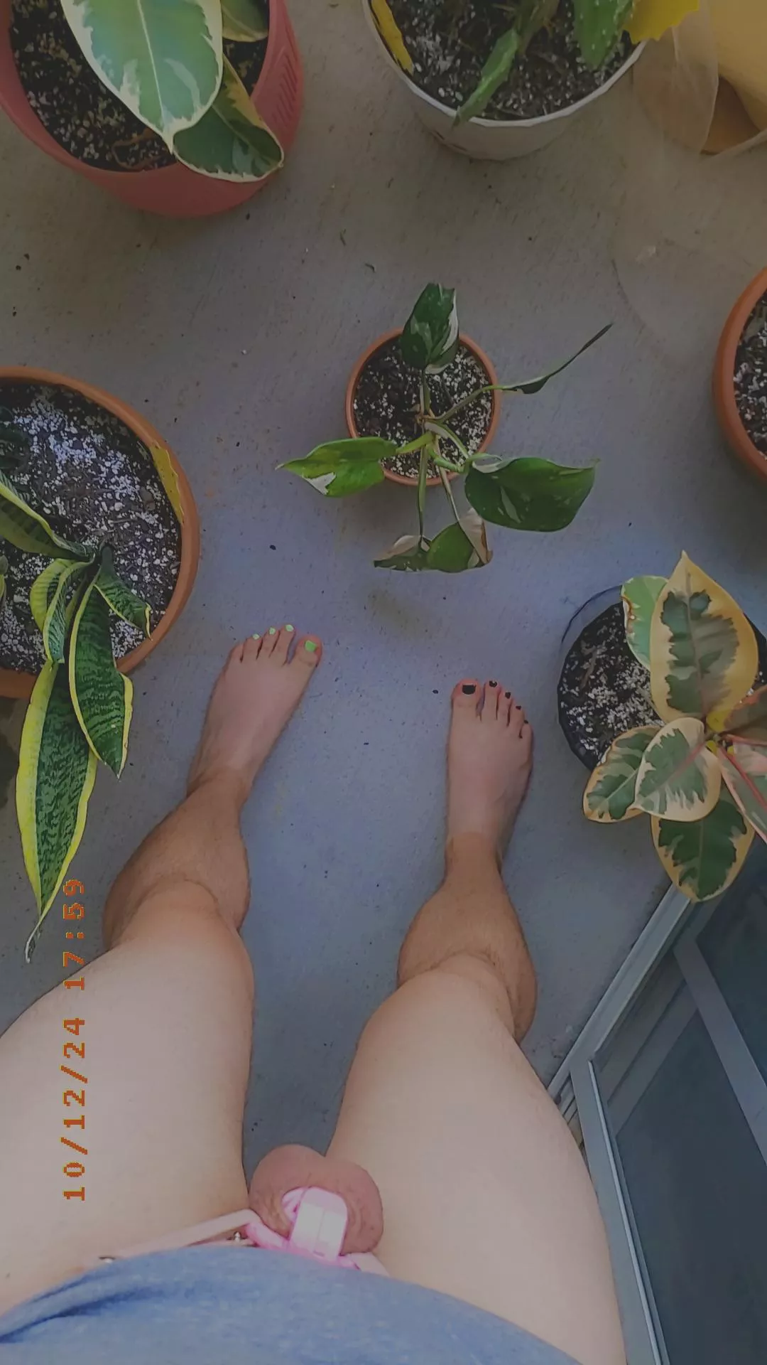 Just hanging out with my plants 😜🪴🌱🌿
