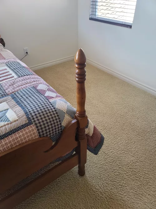 Ladies you see this bedpost my house room. What ya doing to it? 