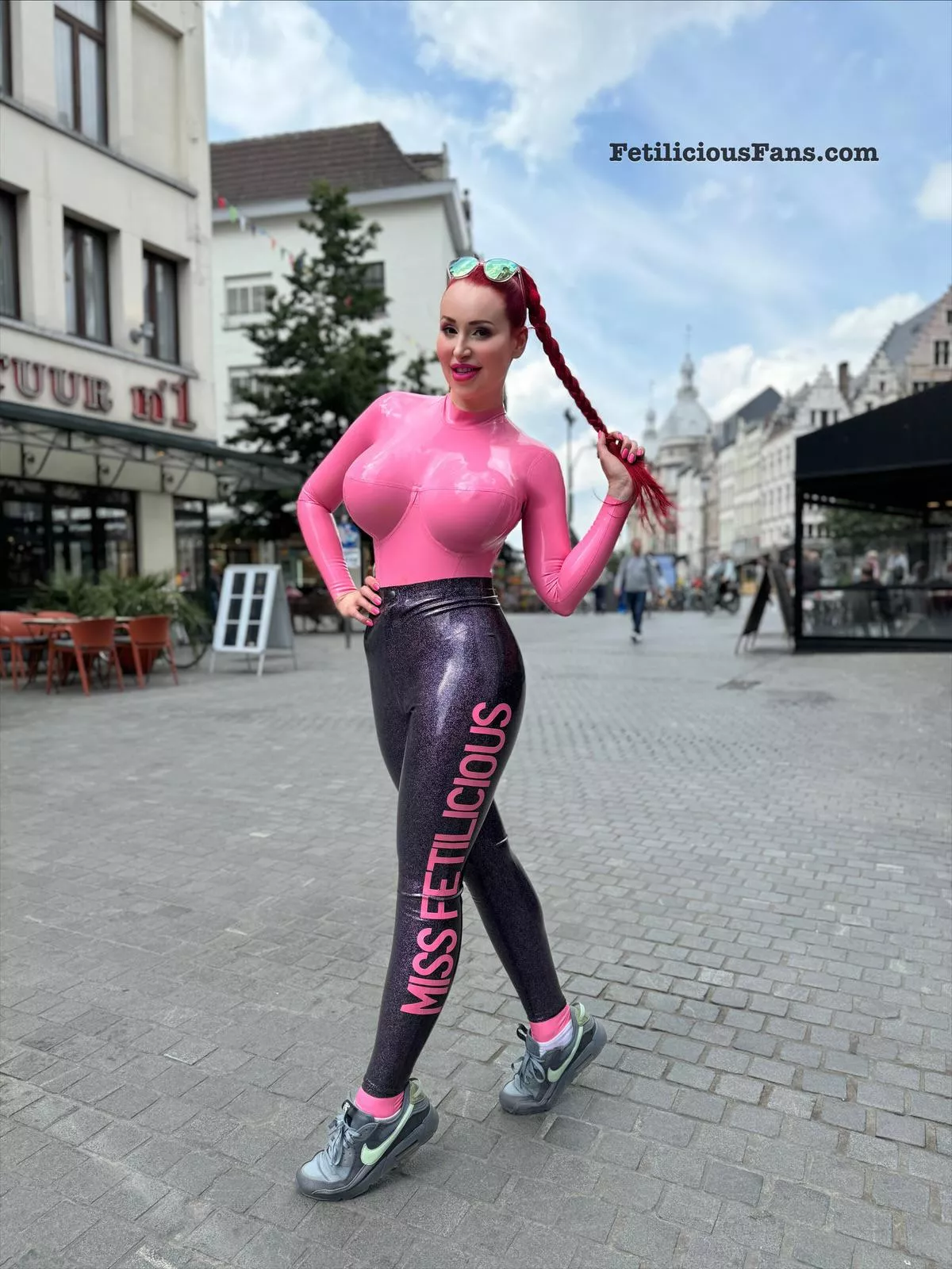 Latex in public 🩷💜