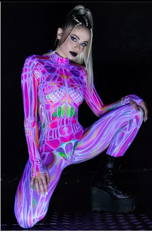 Latex opera gloves over zentai ?