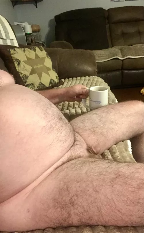 Lazy Sunday mornings. Enjoy your coffee ladies. 