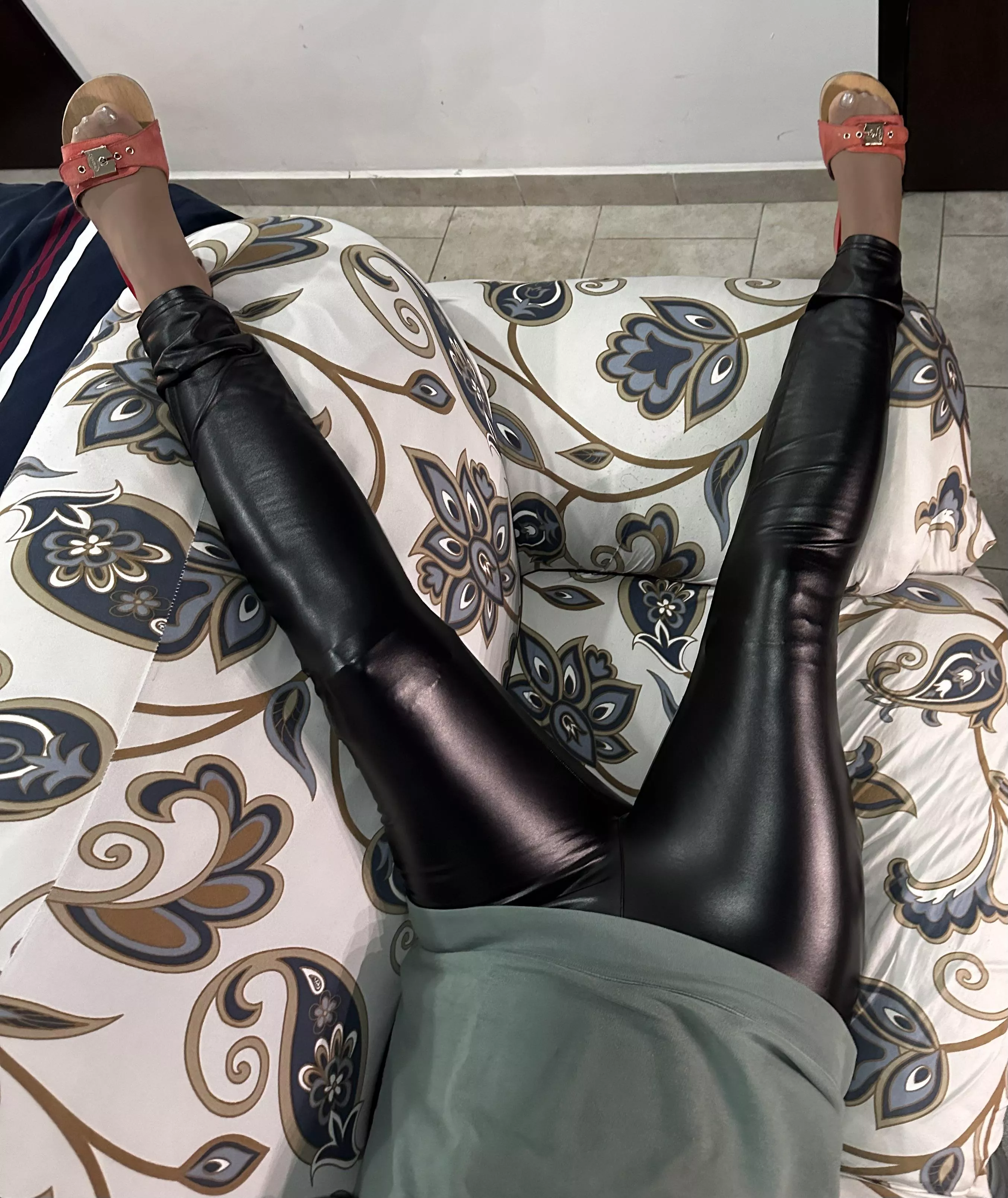 Leather leggings