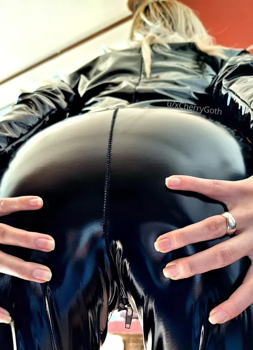 Look at you all eager to serve and worship me, keep dreaming! 