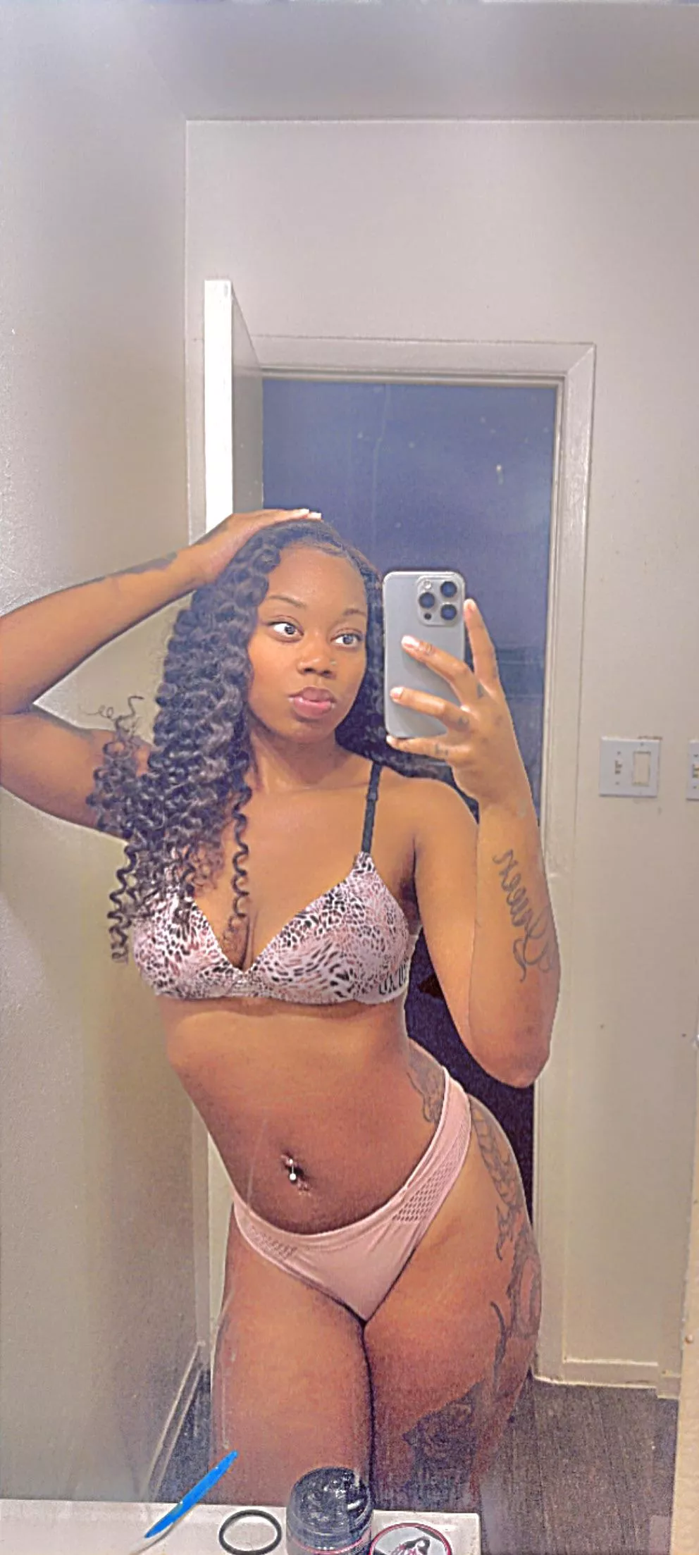 Looking for a daddy that can satisfy 