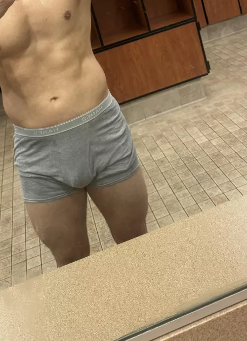 Looking for Str8 uncut to suck. in town visiting.