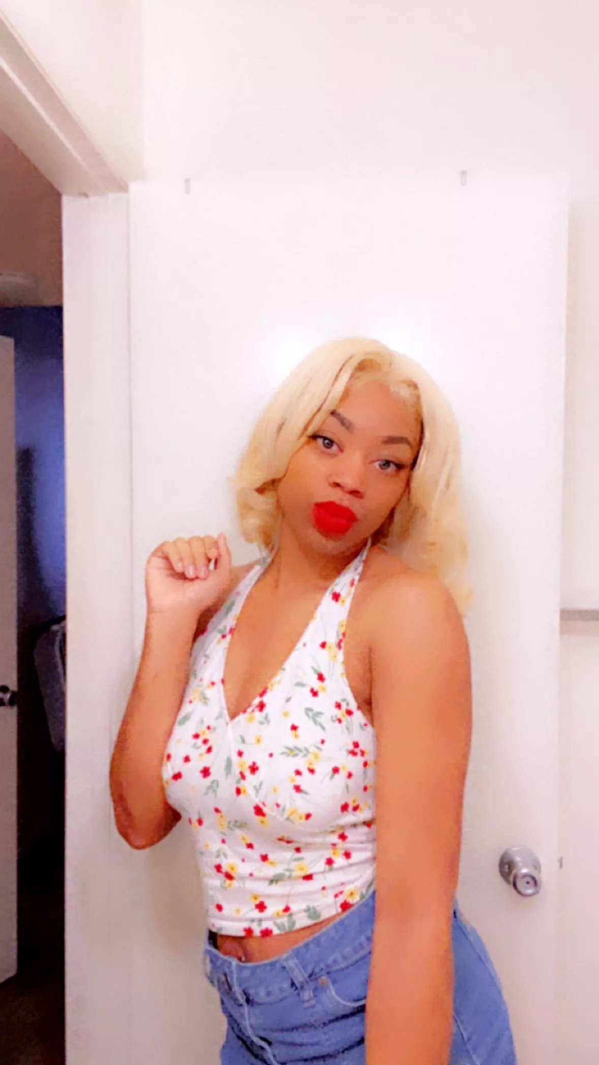 Looking to be worshiped 😈😘