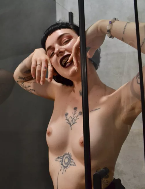 Love to show my braces and tits ^_^