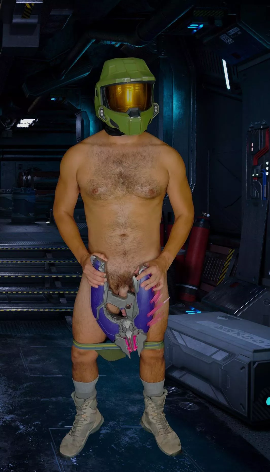 Master Chief playing with his needler 