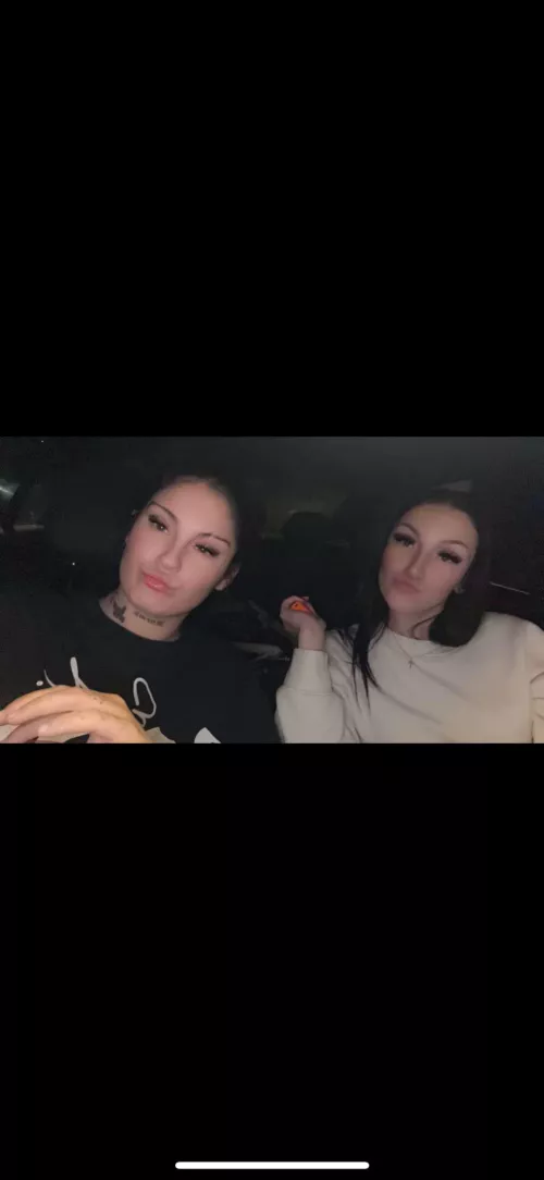 Me and my bestie looking to hookup tonight hmu if interested 