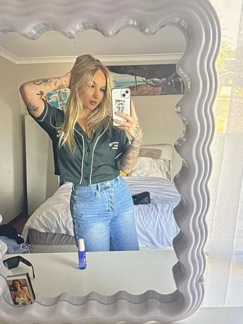 (Melbs) am i making you hard daddy?? xx