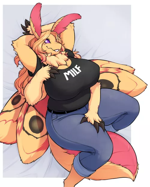 Milfy moth (2Nauti)