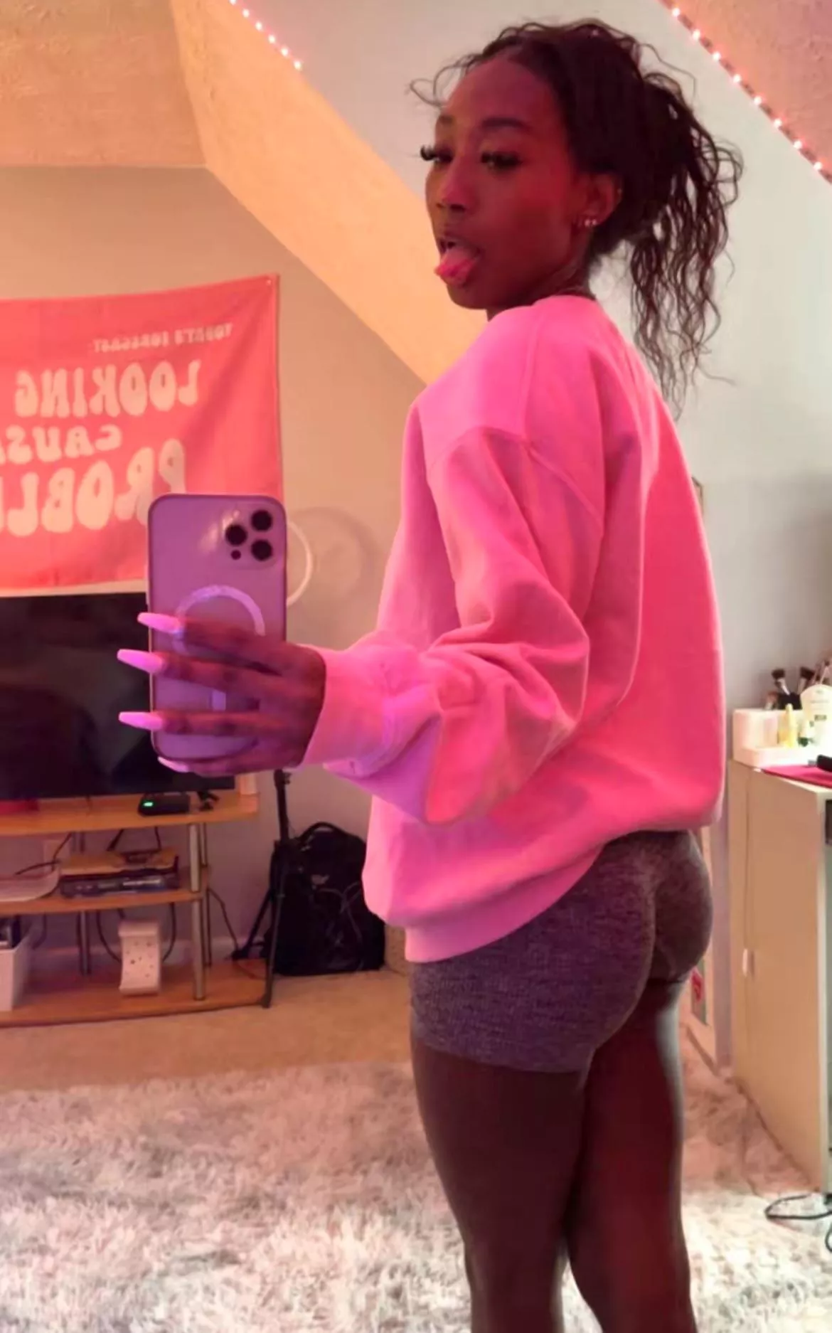 Morning Losers 🤭🤏🏾 . Get to my payment links if this picture made it jump  ! 😂🤏🏾