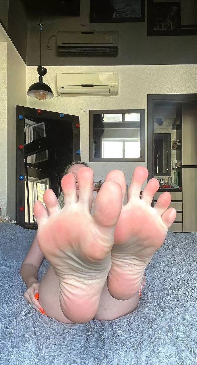 My long toes want to be in your mouth as soon as possible