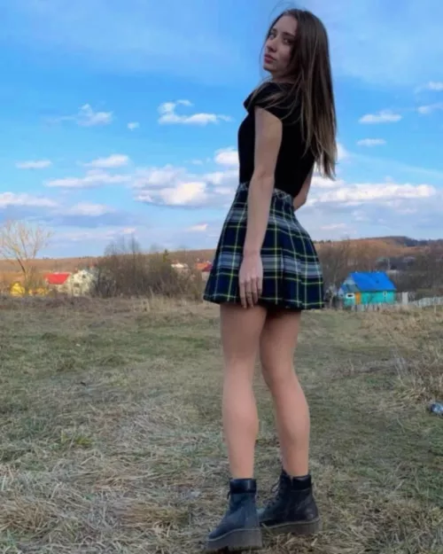 My slim legs really do look tempting in my black boots 