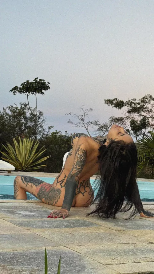 naked on the pool to attract mens attention...do you think this is effective 