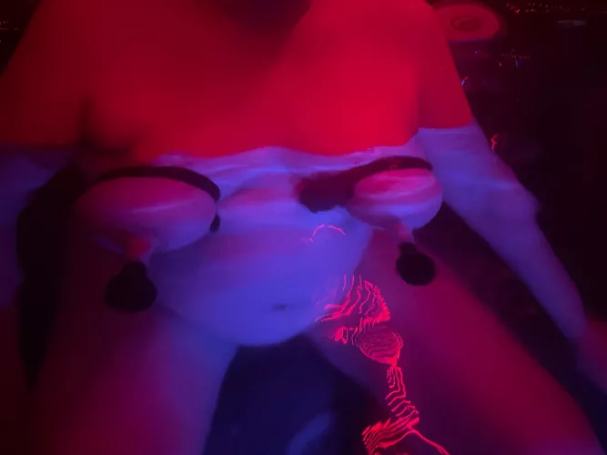 Nipple auction plus one 