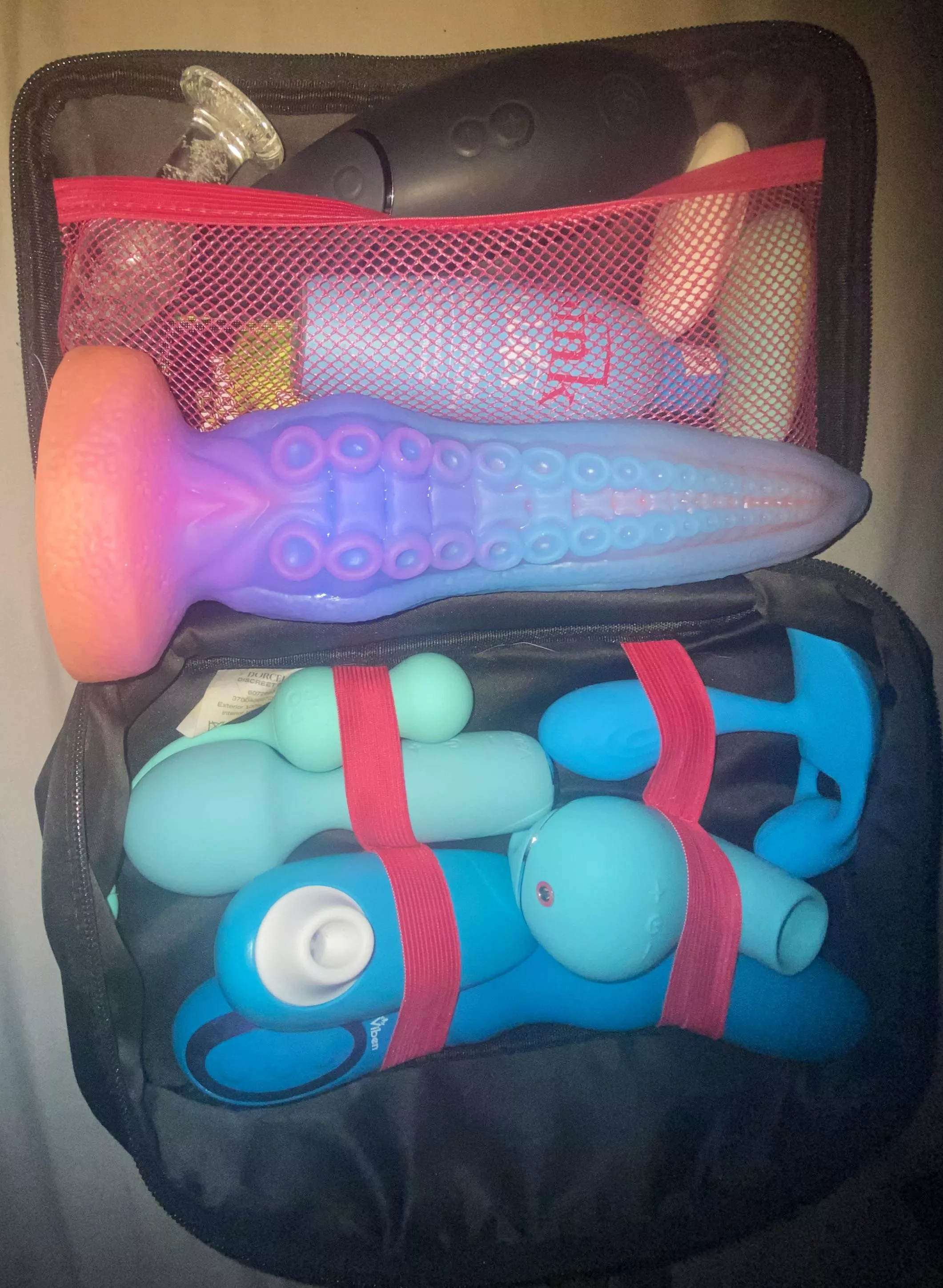 Obsessed w the monochromatic theme 