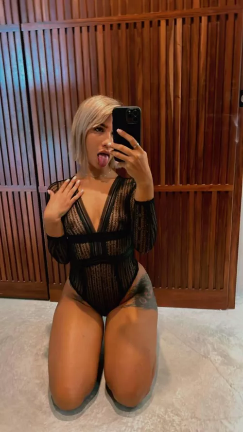 On my knees, tongue out, waiting for you 🍆👅💦