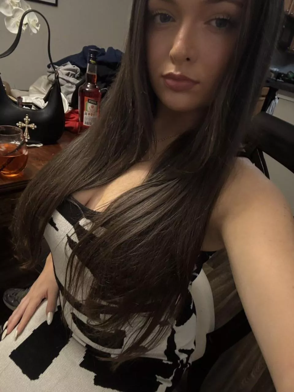 Pay me for each second you spend staring