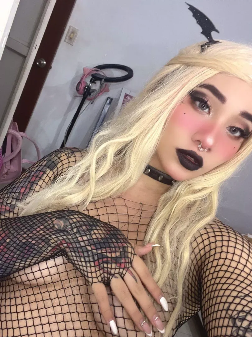 Promo for today only, first 10 subscribers of my onlyfans will get the free masturbation video(any) 💜💗