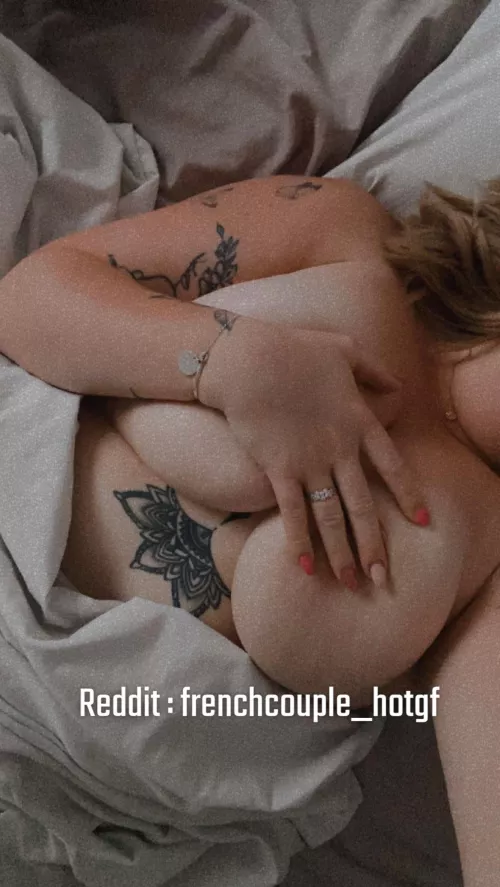 Qui pour rejoindre madame dans ces draps en soie 🥵🔥