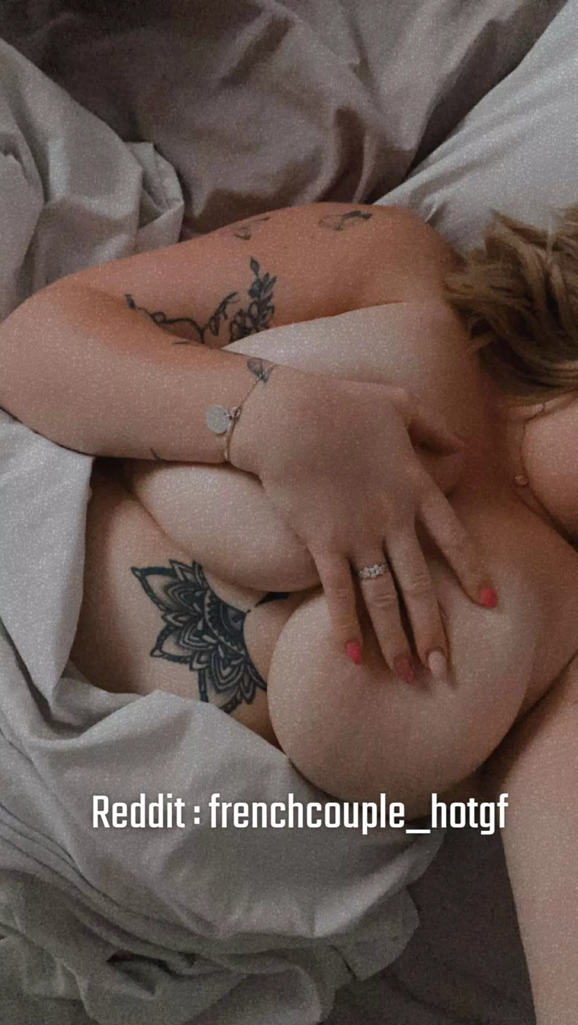 Qui pour rejoindre madame dans ces draps en soie 🥵🔥