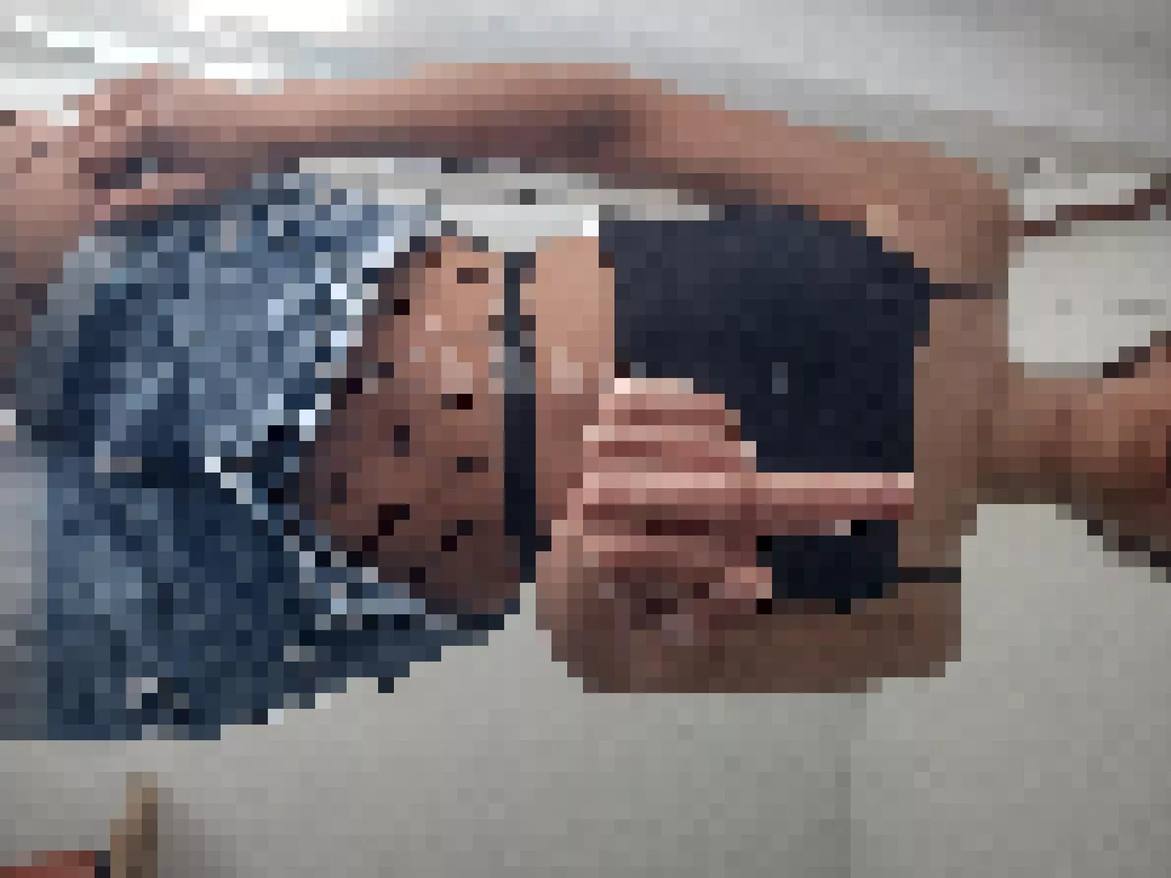 Say thank you for using soft pixelation, even if you don't deserve it, vigen!