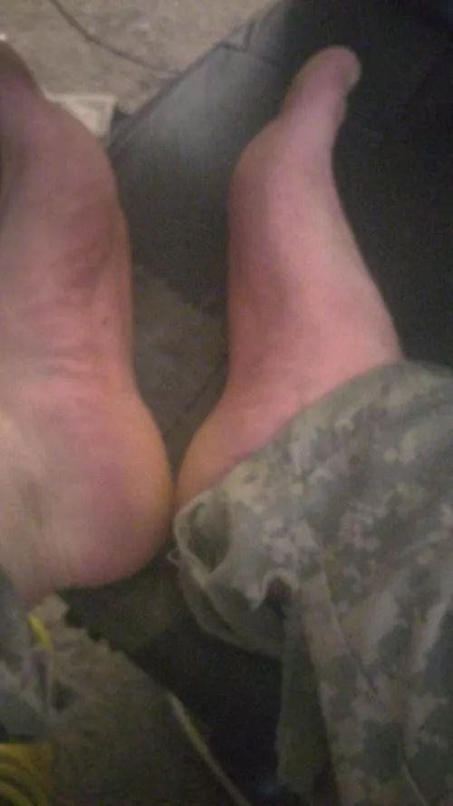 Seeking online foot girls :)