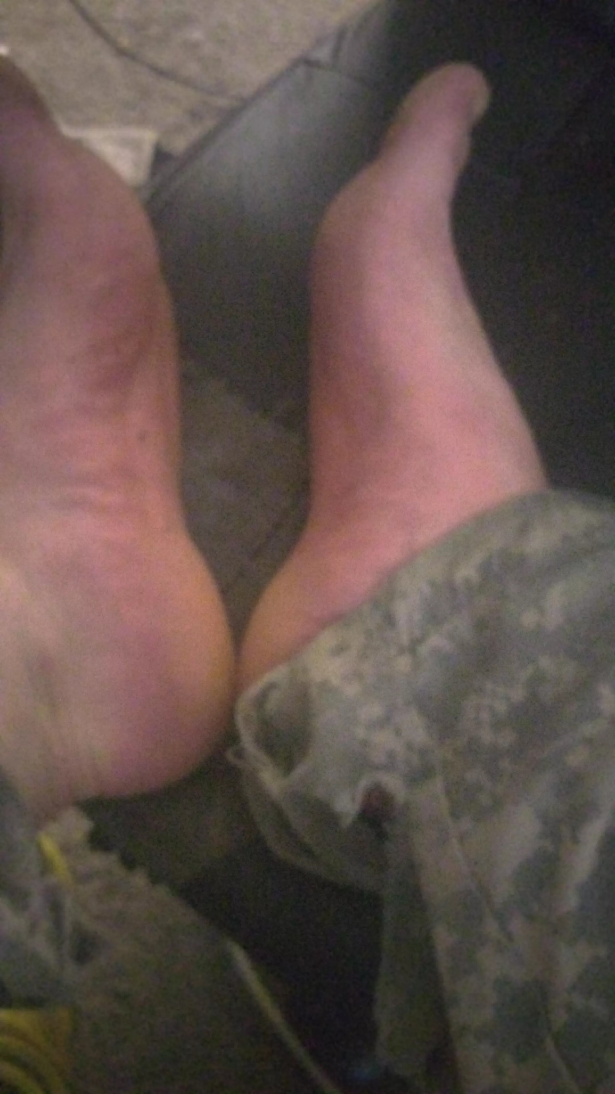 Seeking online foot girls :)