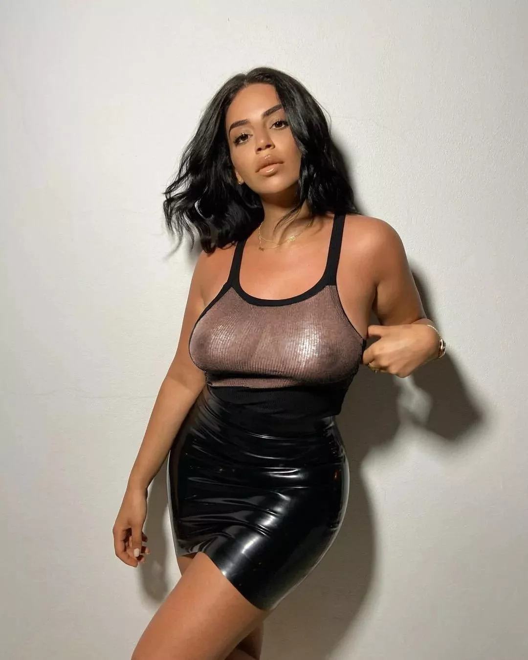 Selma Omari schijnt door