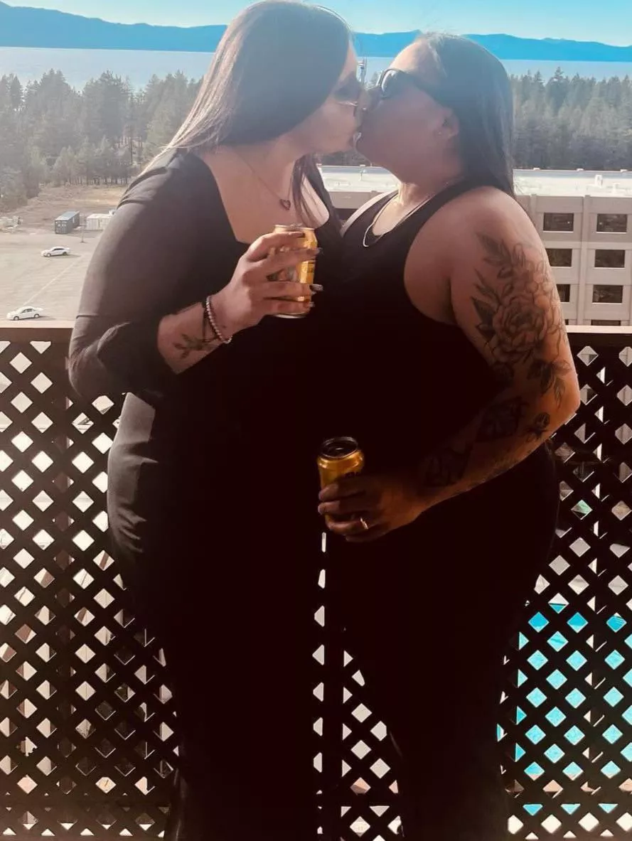 She loves getting me drunk, so I can get publicly bred by strangers 🥰👅🤍